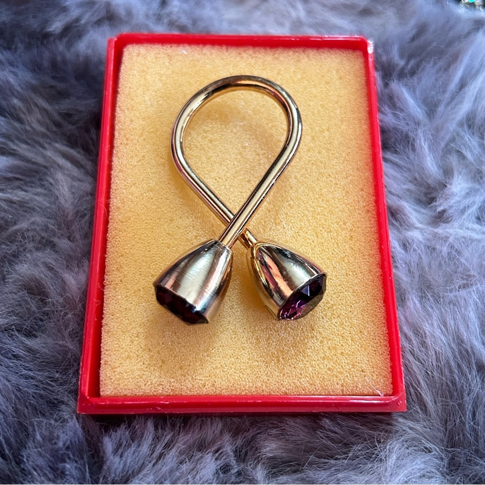 Vintage 70s faceted purple glass stone gold plated twist key fob